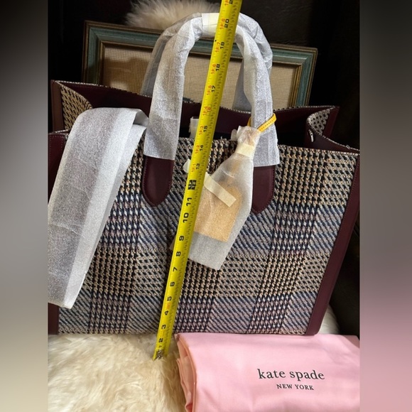 KATE SPADE NY TOTE BAG W/strap! NWT!!! And dustbag! THE FULL INCLUSION - Picture 7 of 13